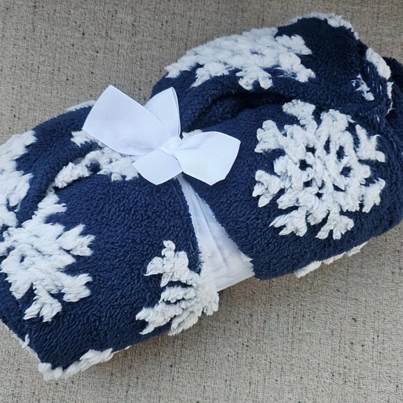 Mainstay Sherpa Throw Light Weight Year Round Warmth & Comfort 50X60 in NWT - Picture 8 of 11